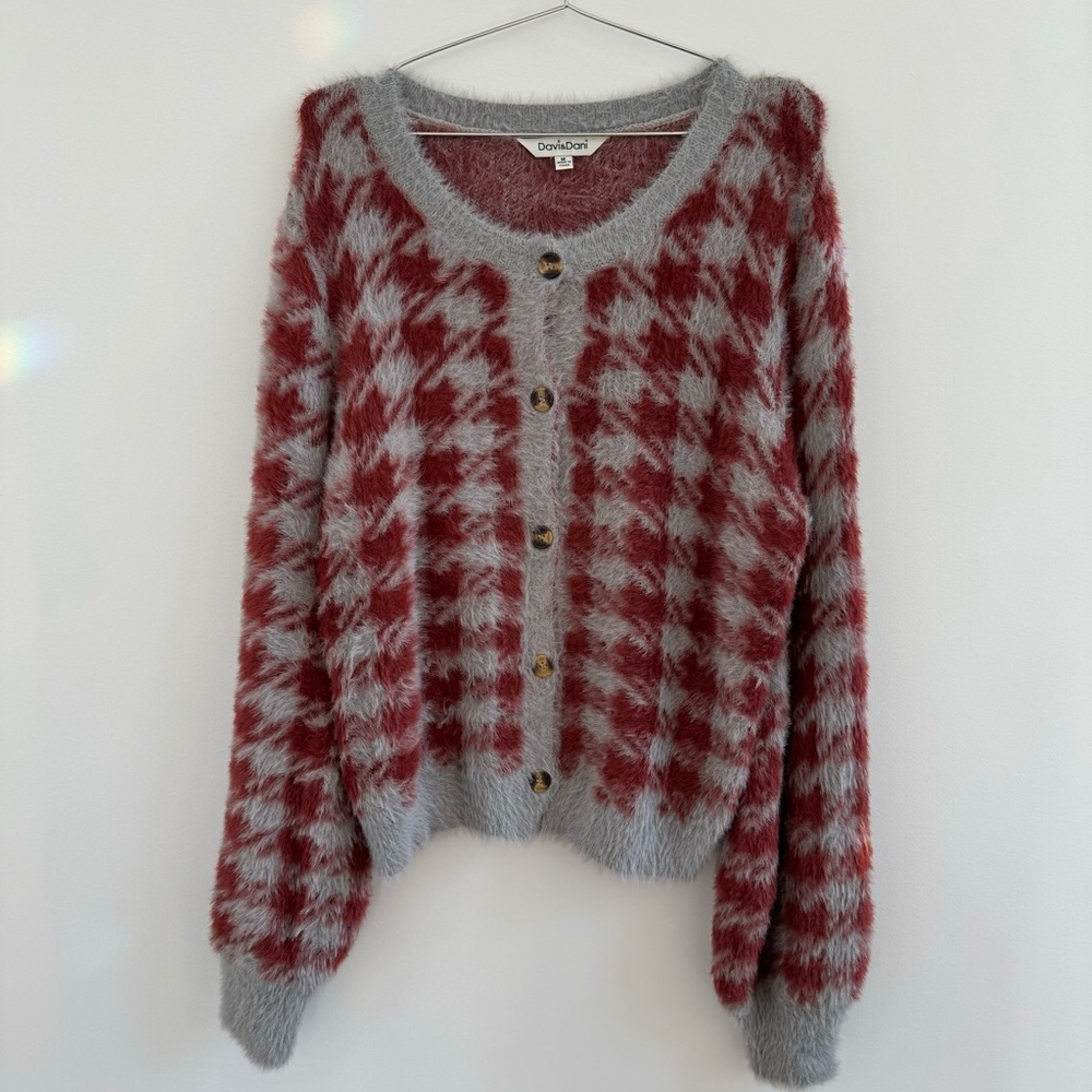 DAVI & DANI Red and Gray Patterned Cardigan